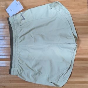 Nike Tempo Luxe Dri-FIT Running Shorts in Olive Green NEW, Size XL Extra Large